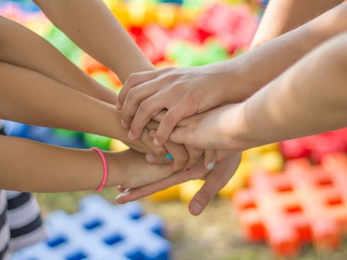La famiglia è sotto attacco. Ma non possiamo farne a meno