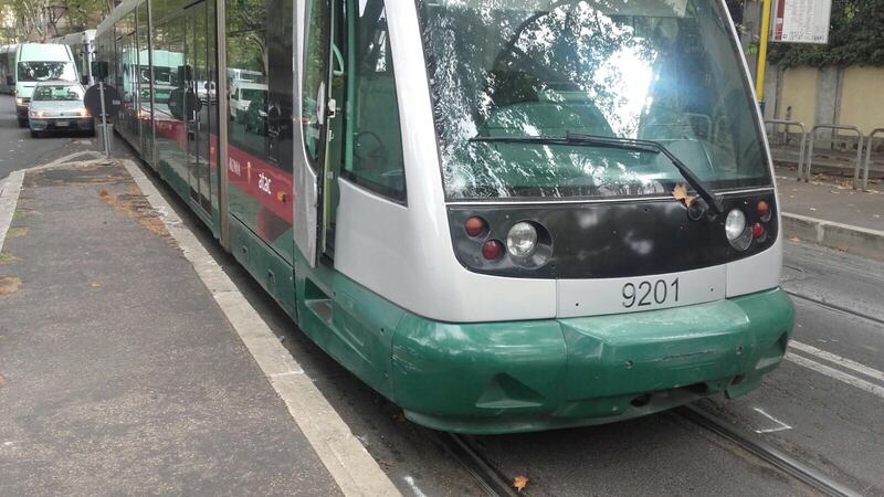 Roma, donna investita da un tram ai Parioli: estratta viva dai vigili del fuoco 5