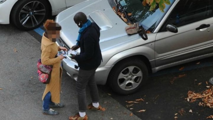 Catania, botte ad agenti che lo controllano: preso abusivo straniero