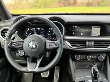Alfa Romeo Stelvio 2024: guarda la gallery del restyling dell'amato SUV italiano 16