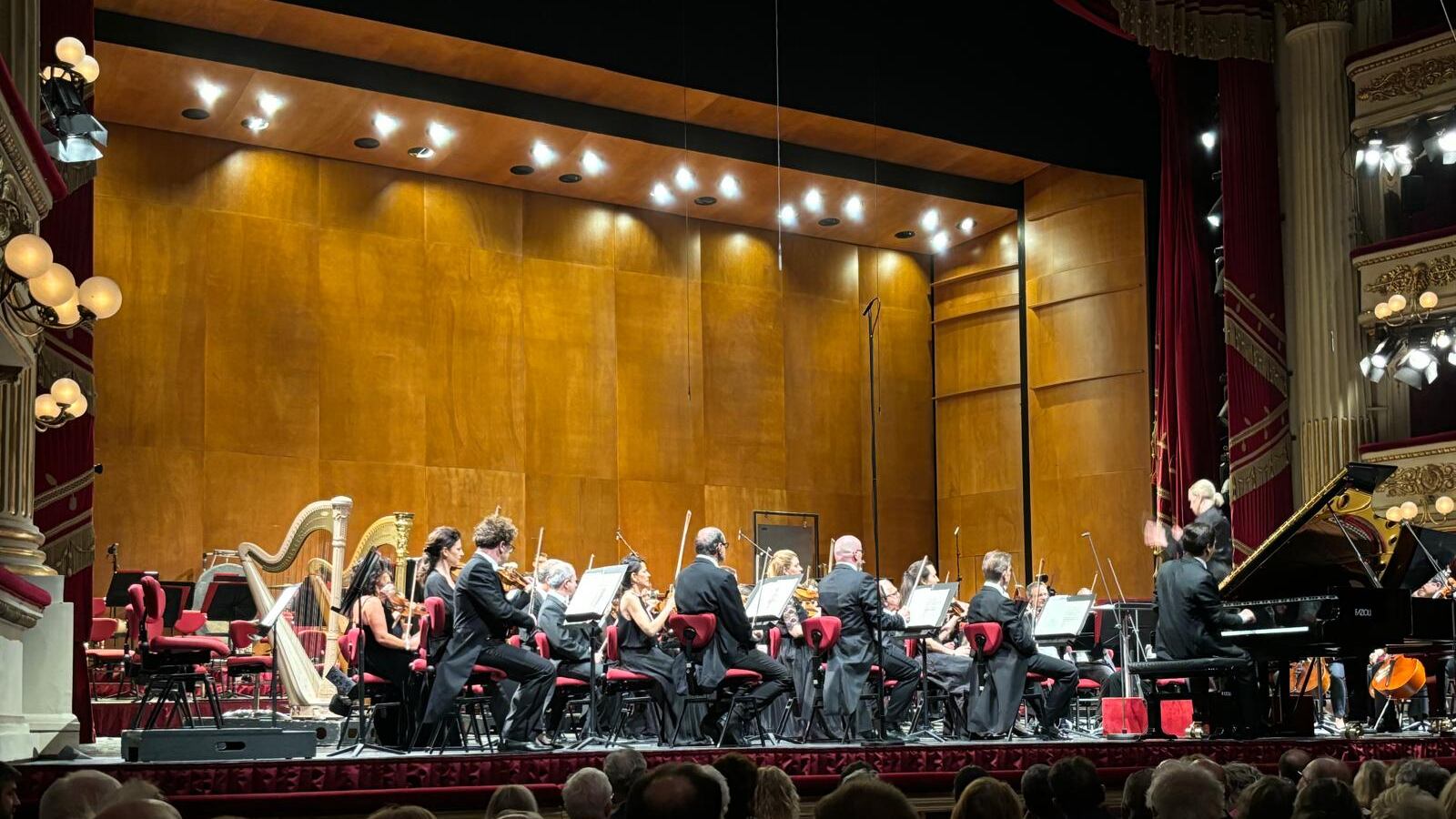 Mälkki alla Scala, la direttrice conquista il pubblico