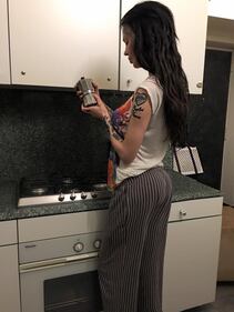 Nina Moric hot dopo la doccia 16