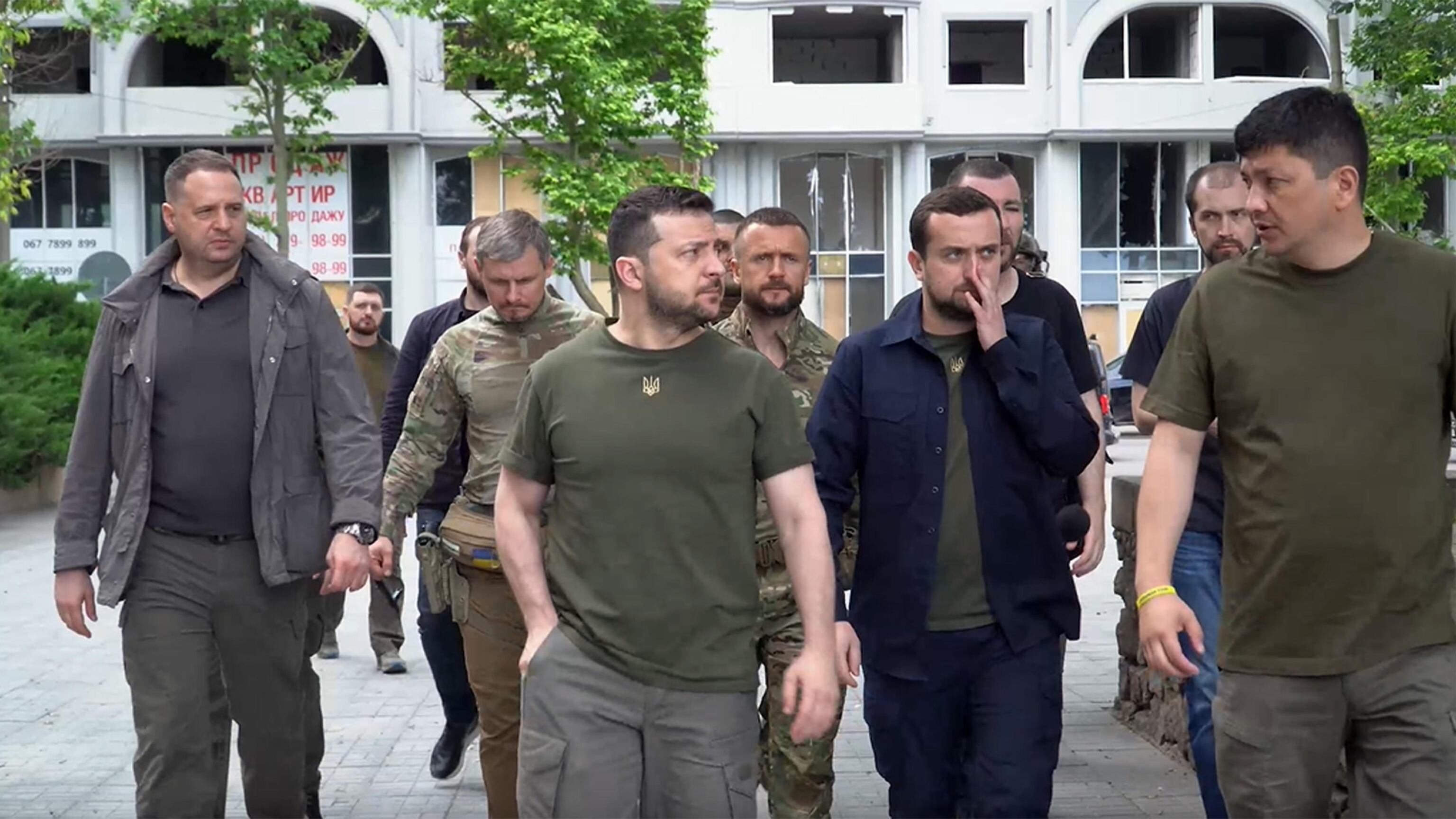 Zelensky a Odessa e Mykolaiv: "Lottiamo per la vittoria"