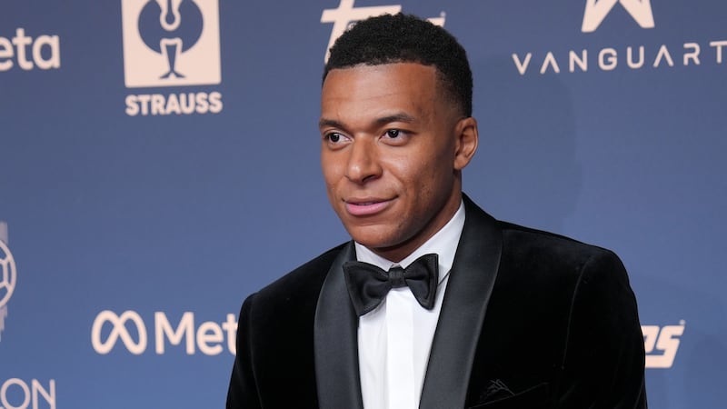 Guai a chiamare Mao dittatore: Mbappé fa una battuta e la Cina lo cancella