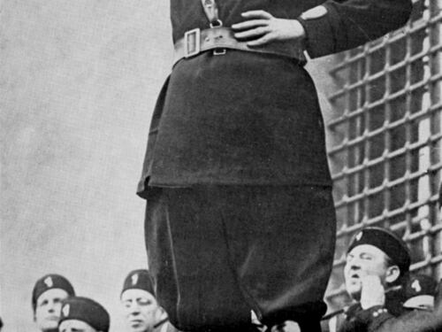 Salò scopre dopo 101 anni che Mussolini va rimosso