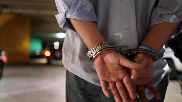 Rimini, panico durante l’arresto: agenti attaccati da stranieri