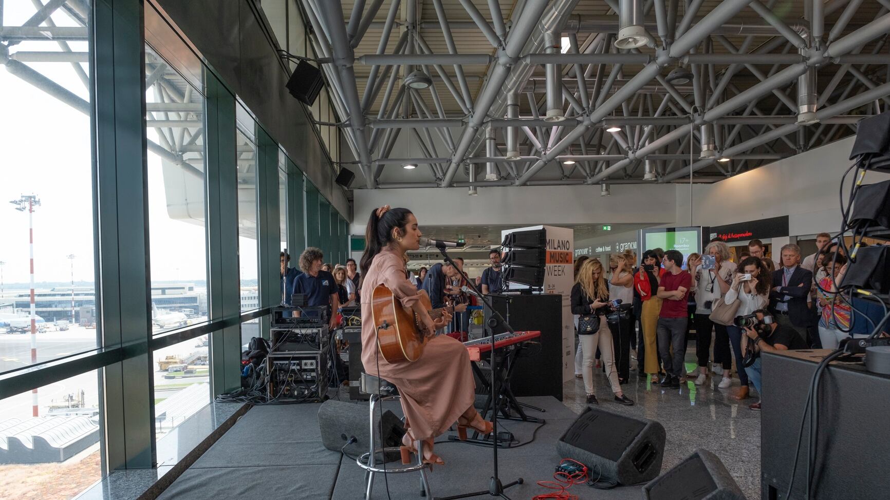 La Milano Music Week "decolla" a Malpensa con la voce di Levante