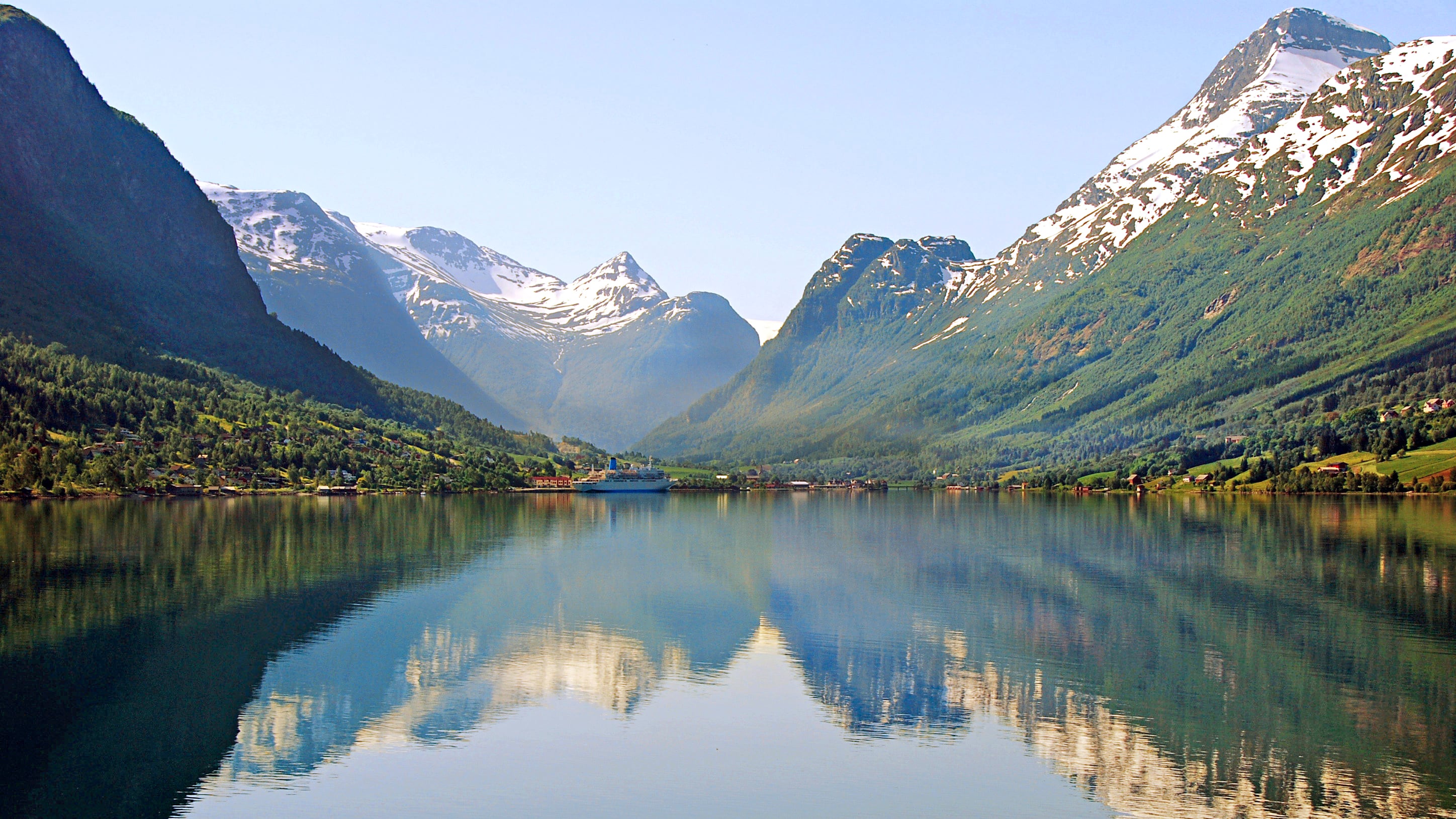 In crociera immersi nella natura del Nord Europa tra i fiordi norvegesi