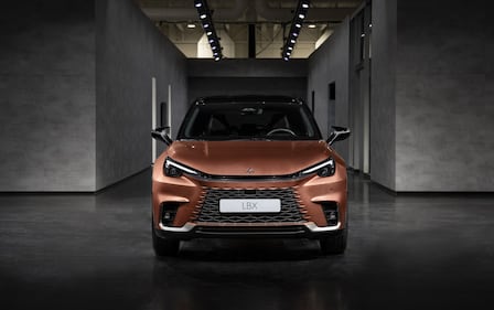 Le foto del nuovo Lexus LBX ibrido 21
