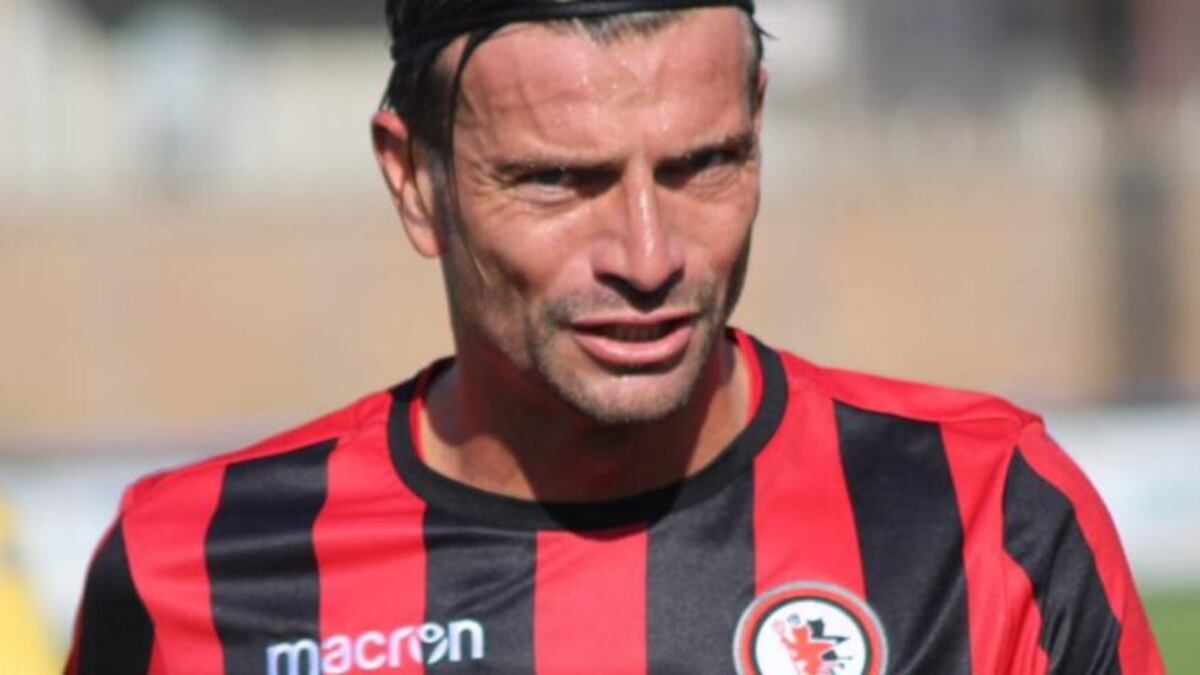 Fuoco alla porta dell'ex capitano. Un avvertimento della tifoseria