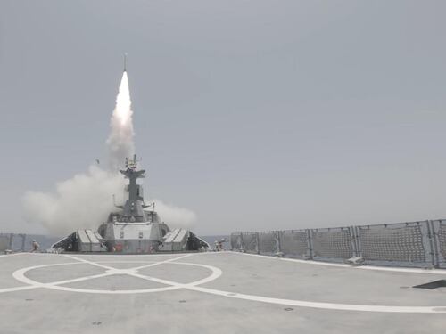 Casa Bianca: "Accordo con l'Iran ancora lontano". Axios: "Probabilità di attacco Usa al 90%". Khamenei: "Potremmo affondare le navi Usa"