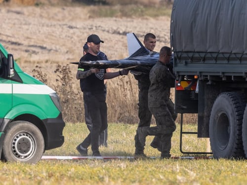 Raffica di droni russi in Polonia. "Guerra mondiale mai così vicina"