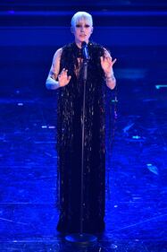 Look e stravaganze sul palco dell'Ariston 1