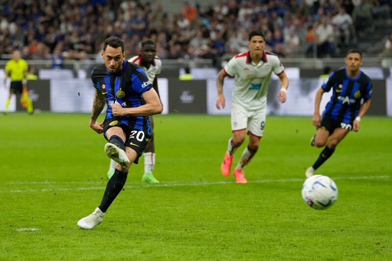 Calhanoglu Inter Cagliari
