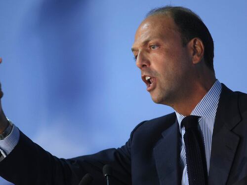 Alfano vuole un Pdl unito: "Monti decida se dare l'Italia alla sinistra"