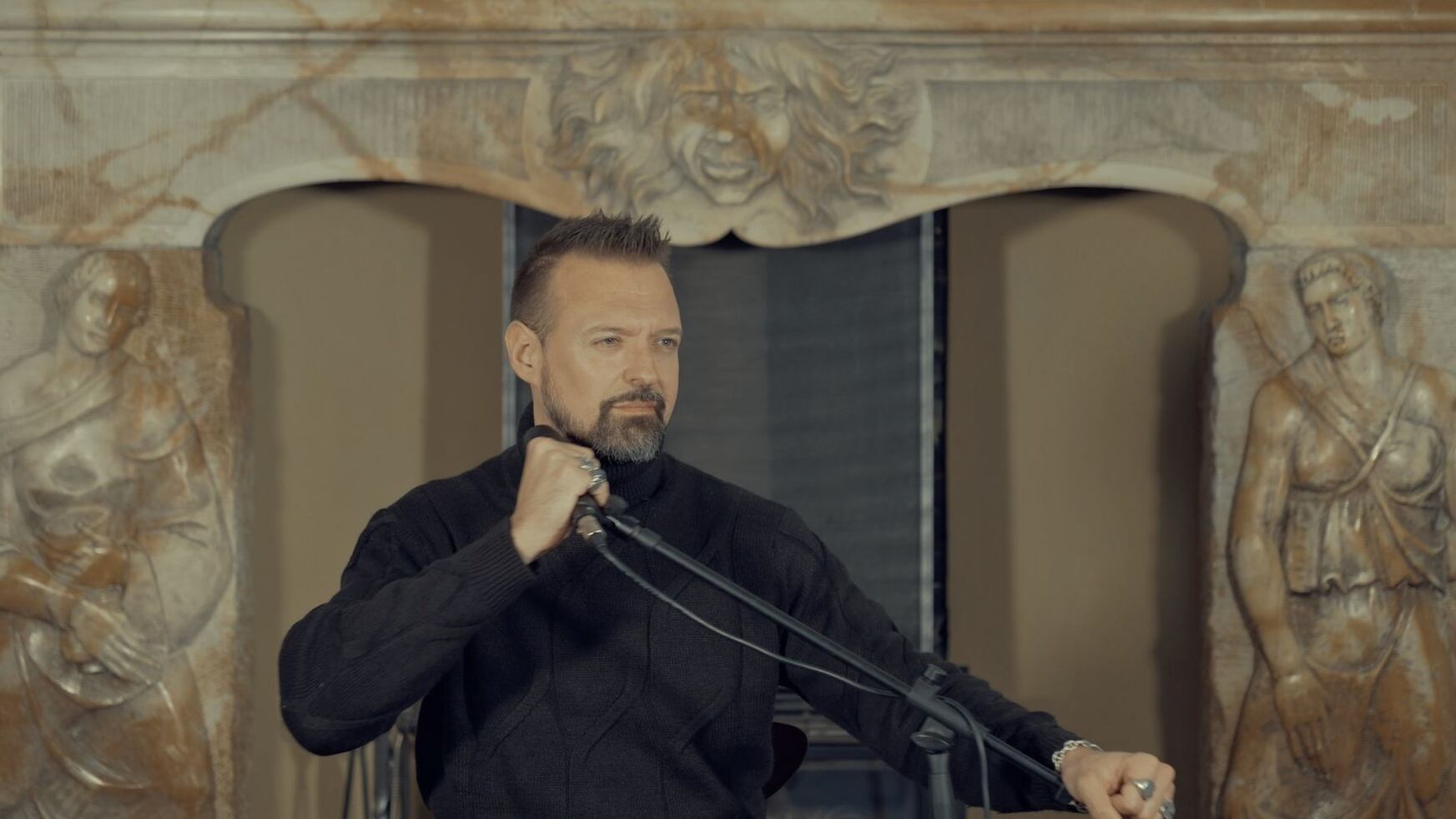 "Canto il richiamo costante e infinito della nostra terra"