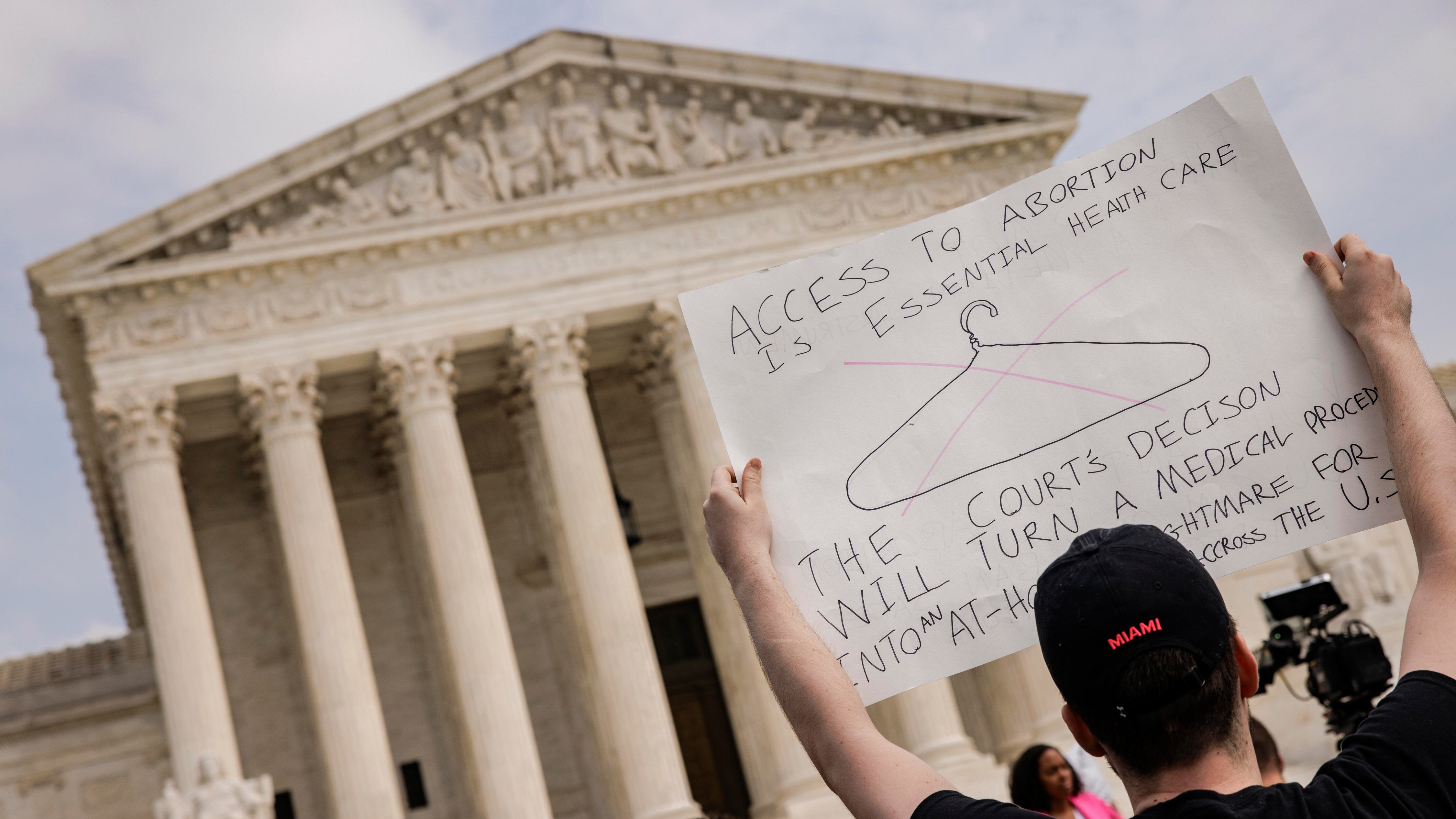 È scontro sull'aborto nel feudo progressista di Los Angeles