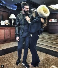 Naike Rivelli con Antonio Banderas, ma bacia Yari Carrisi 2