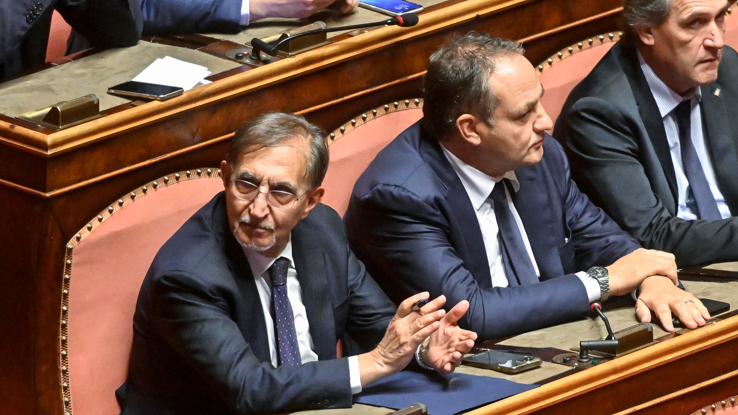 Simboli Br e striscioni, La Russa: "Grazie per la solidarietà"