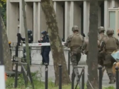 Parigi, paura al consolato iraniano: uomo minaccia di farsi saltare in aria