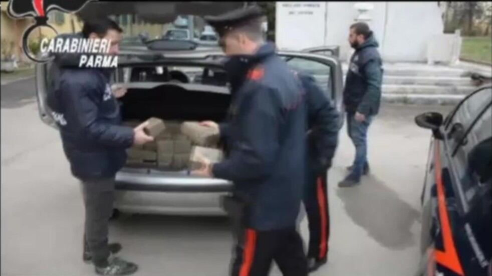 Stroncano un grosso giro di droga: fermati 8 marocchini