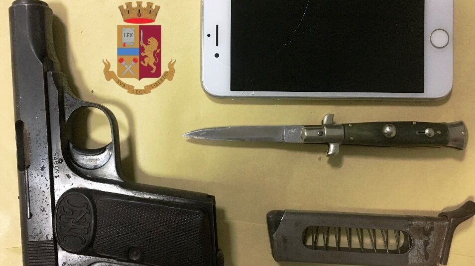 Da Napoli a Pozzuoli armati: due giovani nei guai