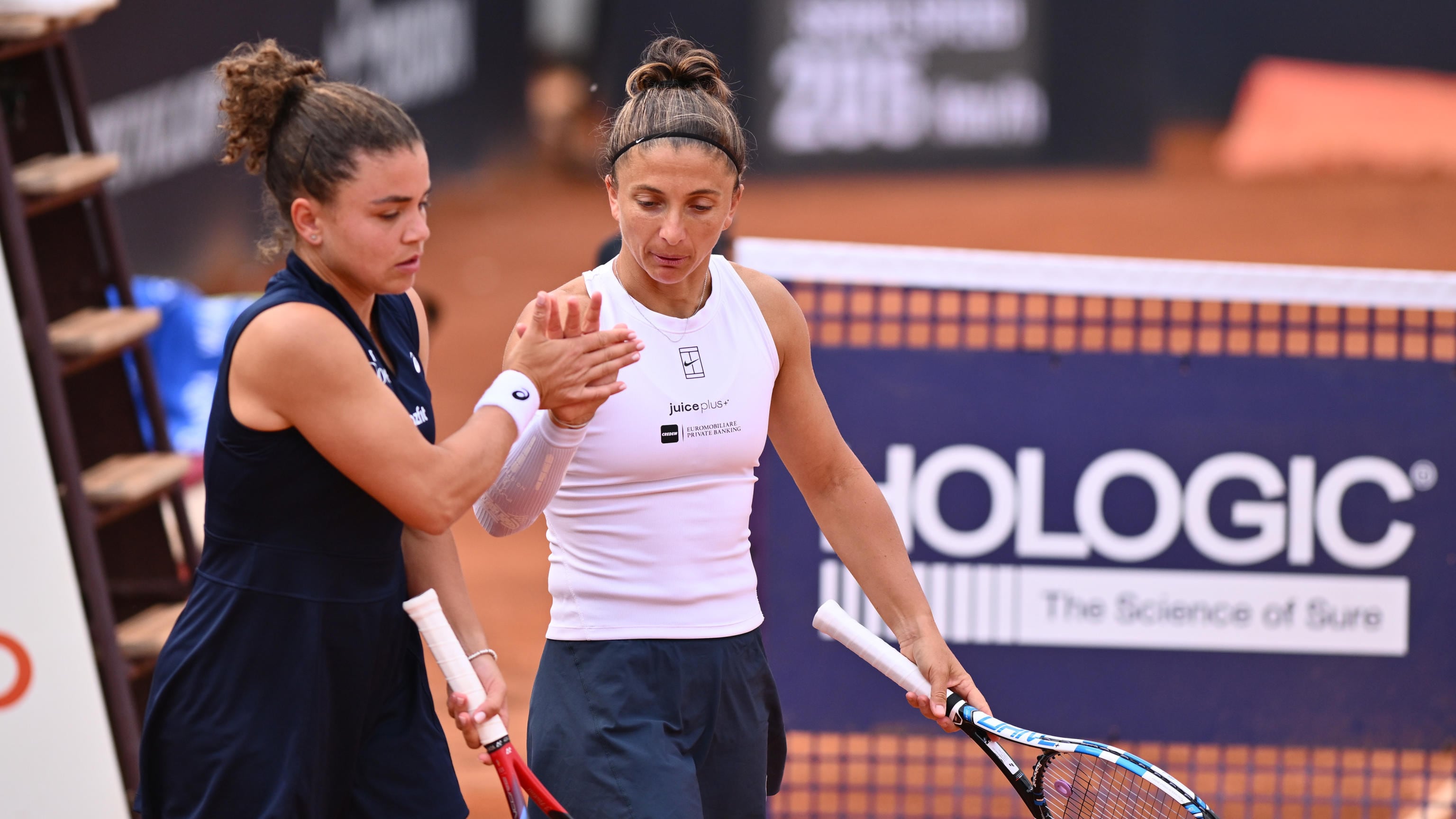 Tennis, Errani-Paolini volano in finale agli Internazionali d'Italia