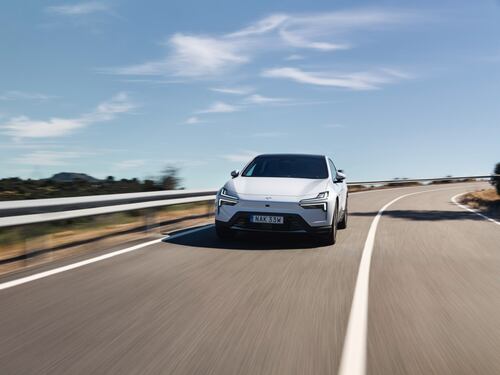 Polestar 4, il Suv minimalista che non ha il lunotto posteriore