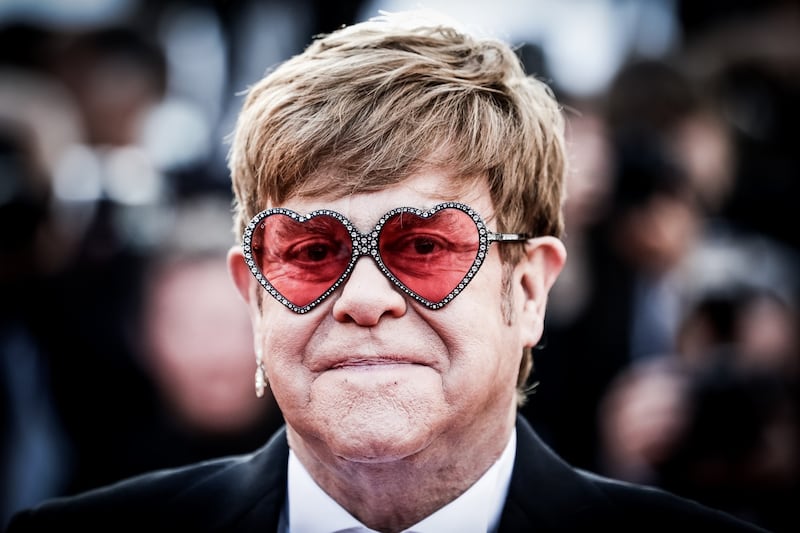 Elton John promuove "Rocket Man": foto 6