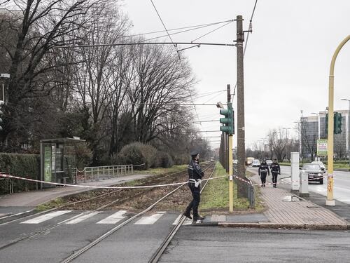 Milano, uomo morto sui binari del tram: gli arti mutilati