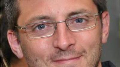Vescovo sospende il prete di Ischia, "Presto diventerà papà"