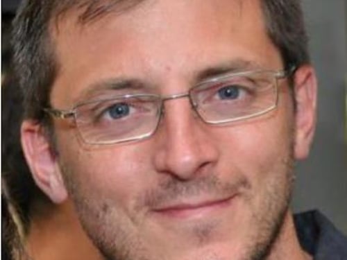 Vescovo sospende il prete di Ischia, "Presto diventerà papà"
