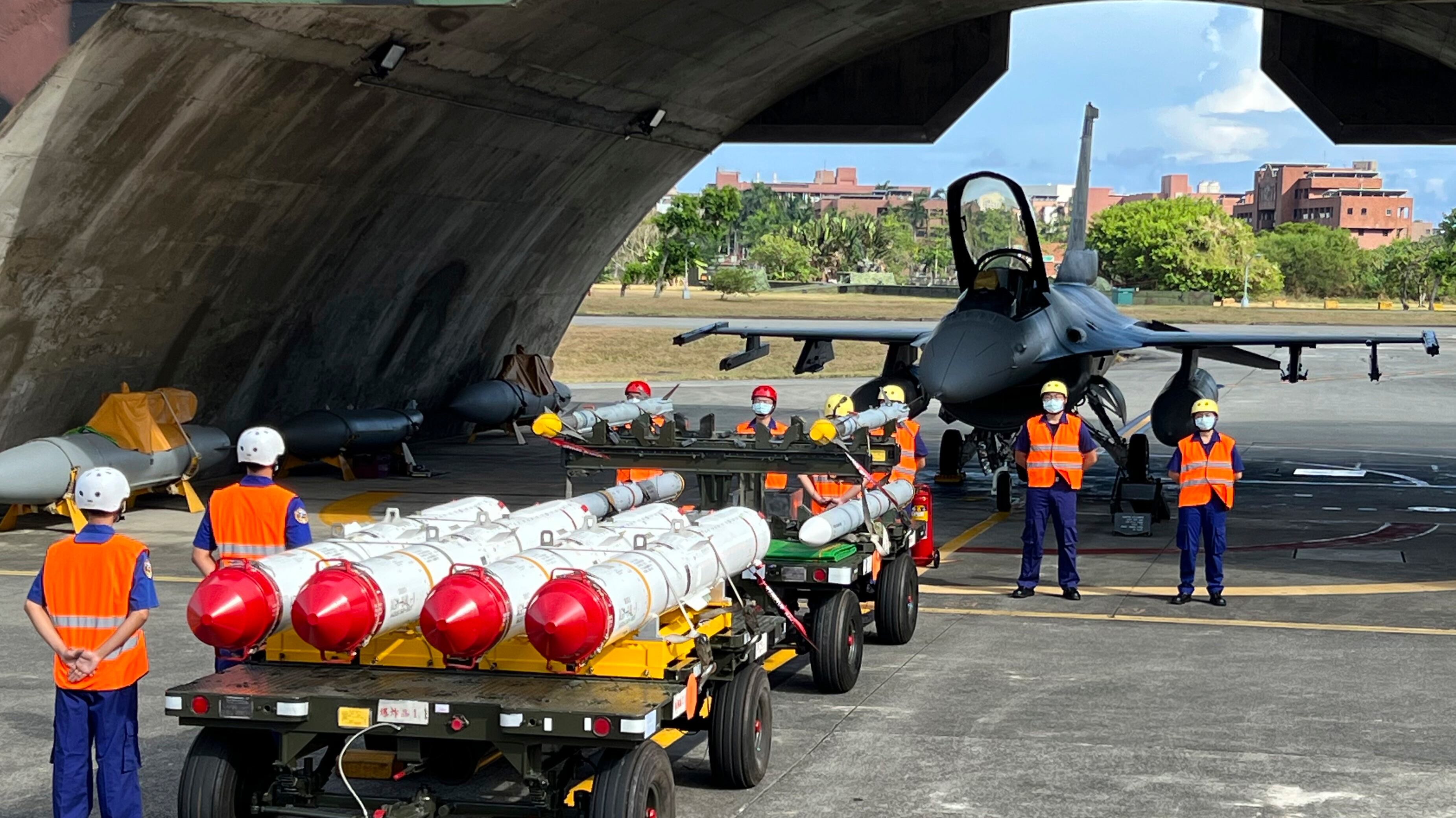 Gli Usa puntano sul missile AIM-174: così può perforare lo scudo cinese