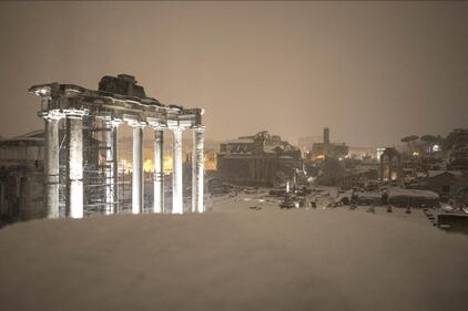 Dai Fori Imperiali al Colosseo: Roma imbiancata 18