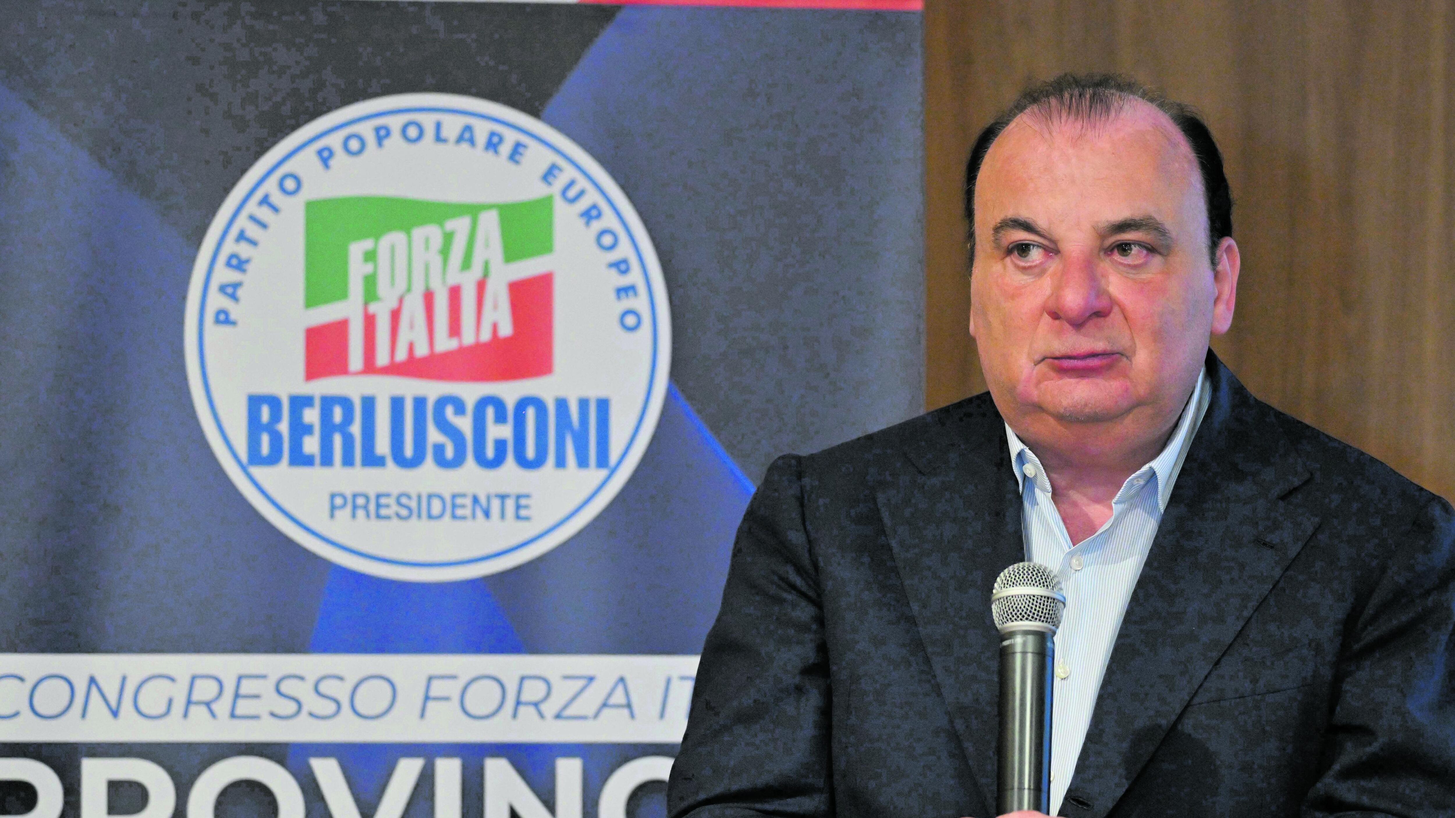 Caso Huawei, in carcere l'assistente di Martusciello