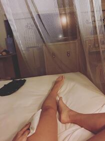 Emma Marrone sexy in camera da letto 9