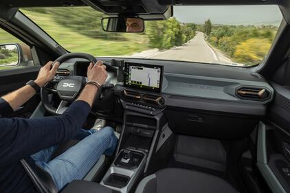 Dacia Duster 2024: guarda la gallery del nuovo SUV, anche ibrido o GPL 19