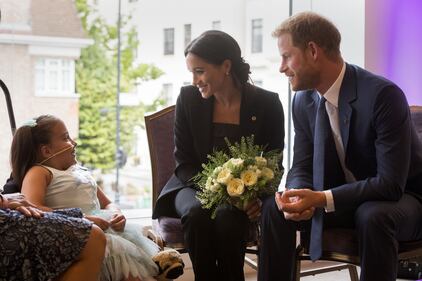 Meghan Markle e il Principe Harry tra i bimbi per beneficenza 8