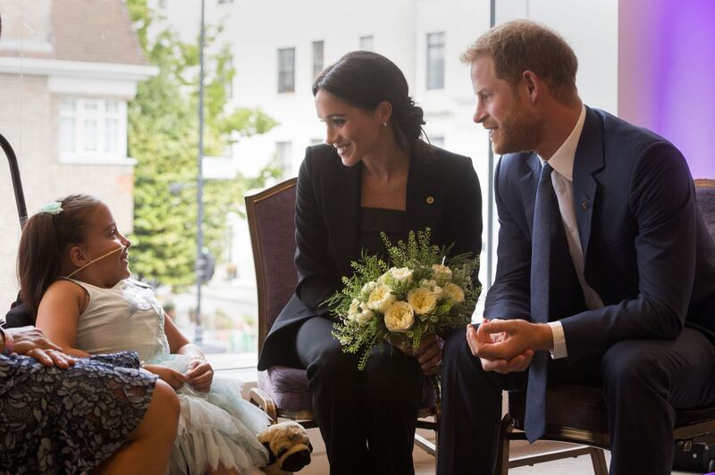Meghan Markle e il Principe Harry tra i bimbi per beneficenza 8