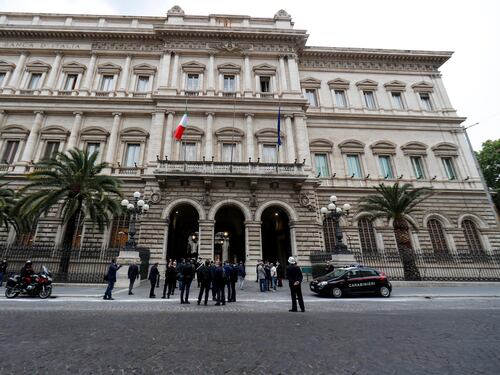Faro di Bankitalia sugli acquisti a rate