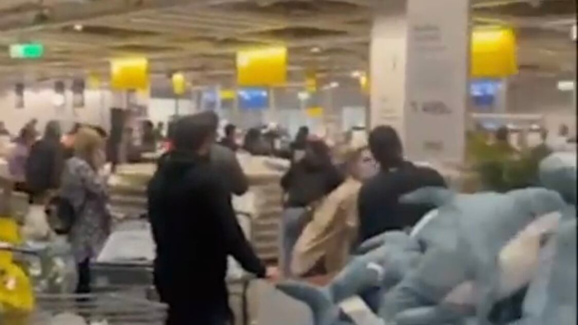 Ikea chiude in Russia. I clienti prendono d'assalto i negozi