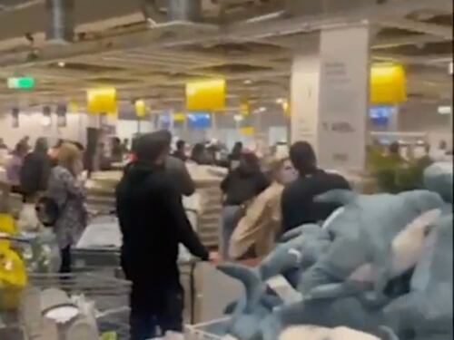 Ikea chiude in Russia. I clienti prendono d'assalto i negozi