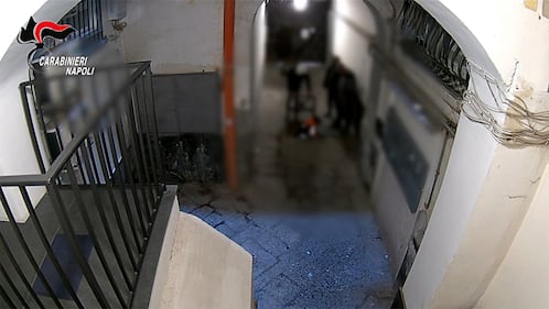 Passavano dalle fogne e svaligiavano i negozi. Arrestata la "banda del buco" a Napoli 4