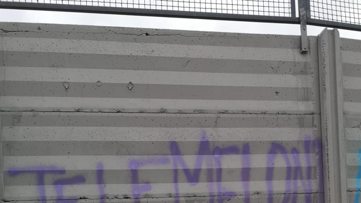 Catania, nuovo blitz dei pro Palestiona alla Rai, ancora scritte d'odio contro la Meloni