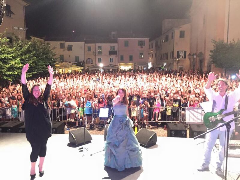 Cristina D'Avena, un'estate di concerti per l'Italia 13