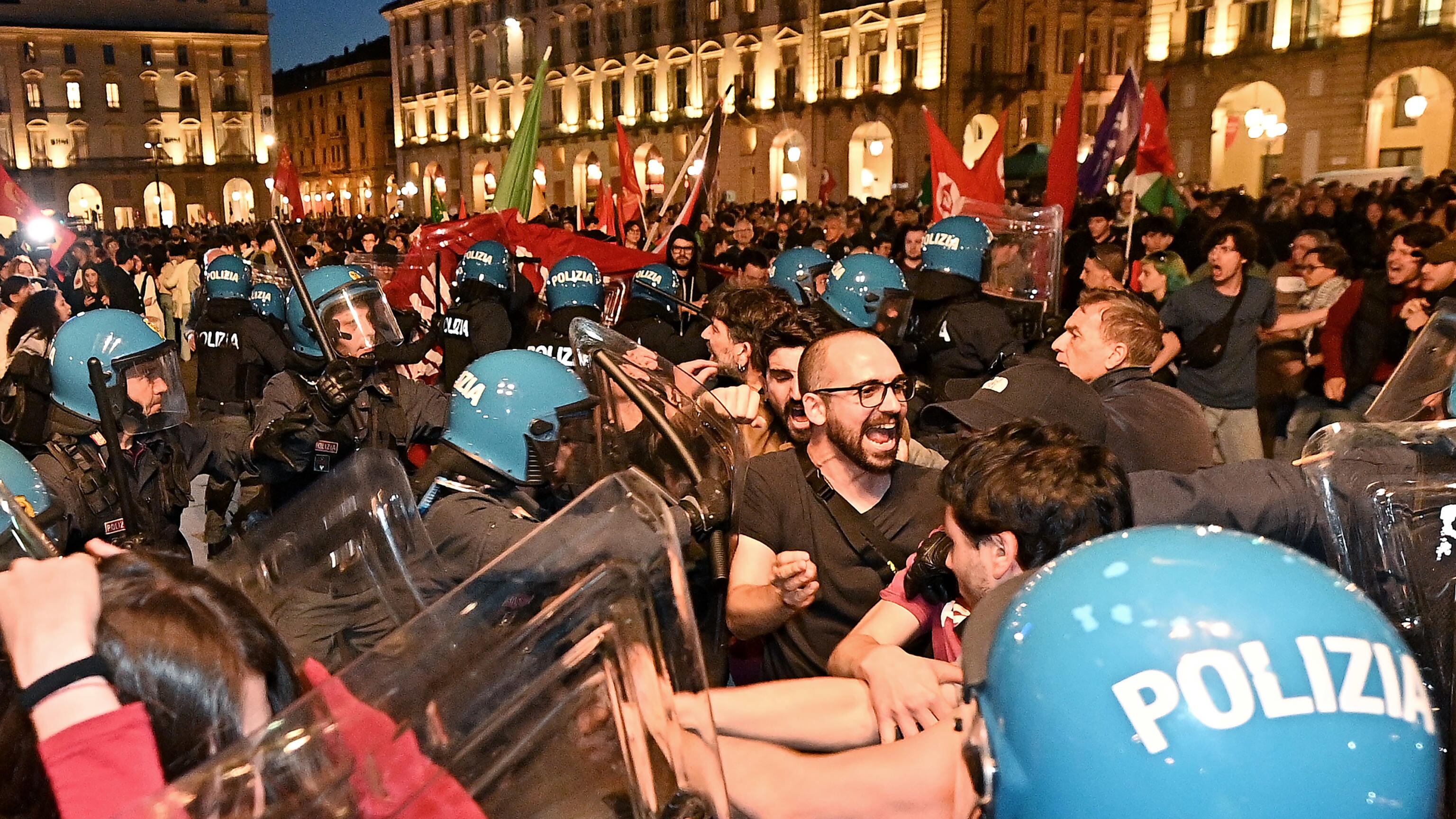 "Violenza intollerabile contro di noi". I Radicali accusano l'Anpi: è scontro sul 25 aprile