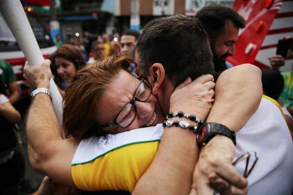 Rio, in attesa della torcia olimpica tra feste e proteste 9