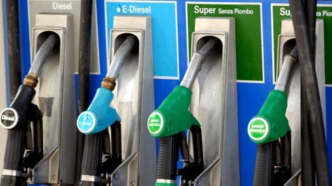 Quanto costerebbe un litro di benzina senza le accise?