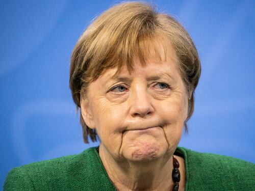 Revocato il lockdown. La Merkel chiede scusa