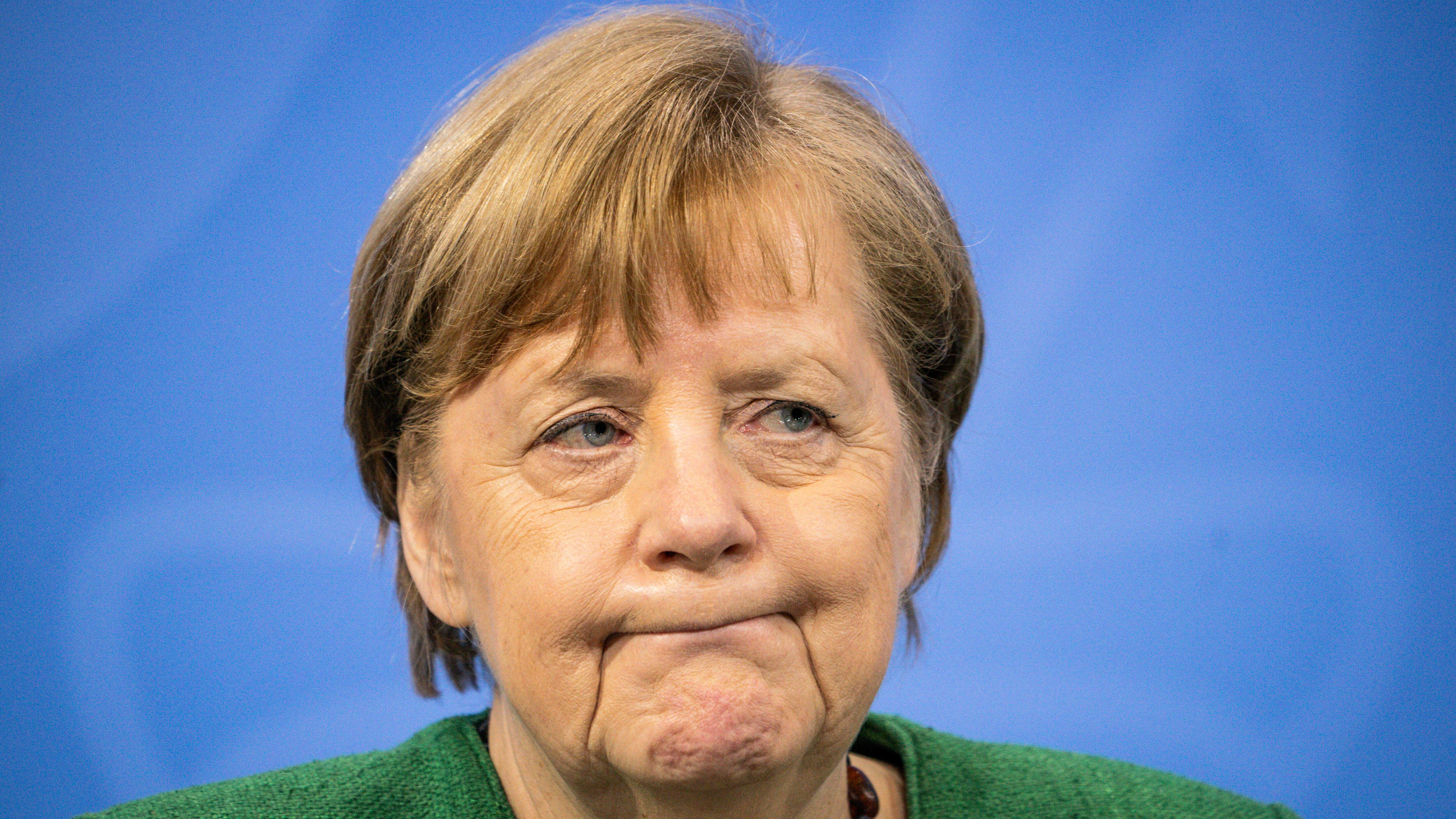 Revocato il lockdown. La Merkel chiede scusa